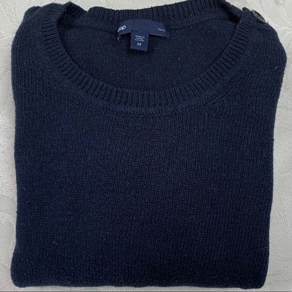 Size M-Gap Sweater